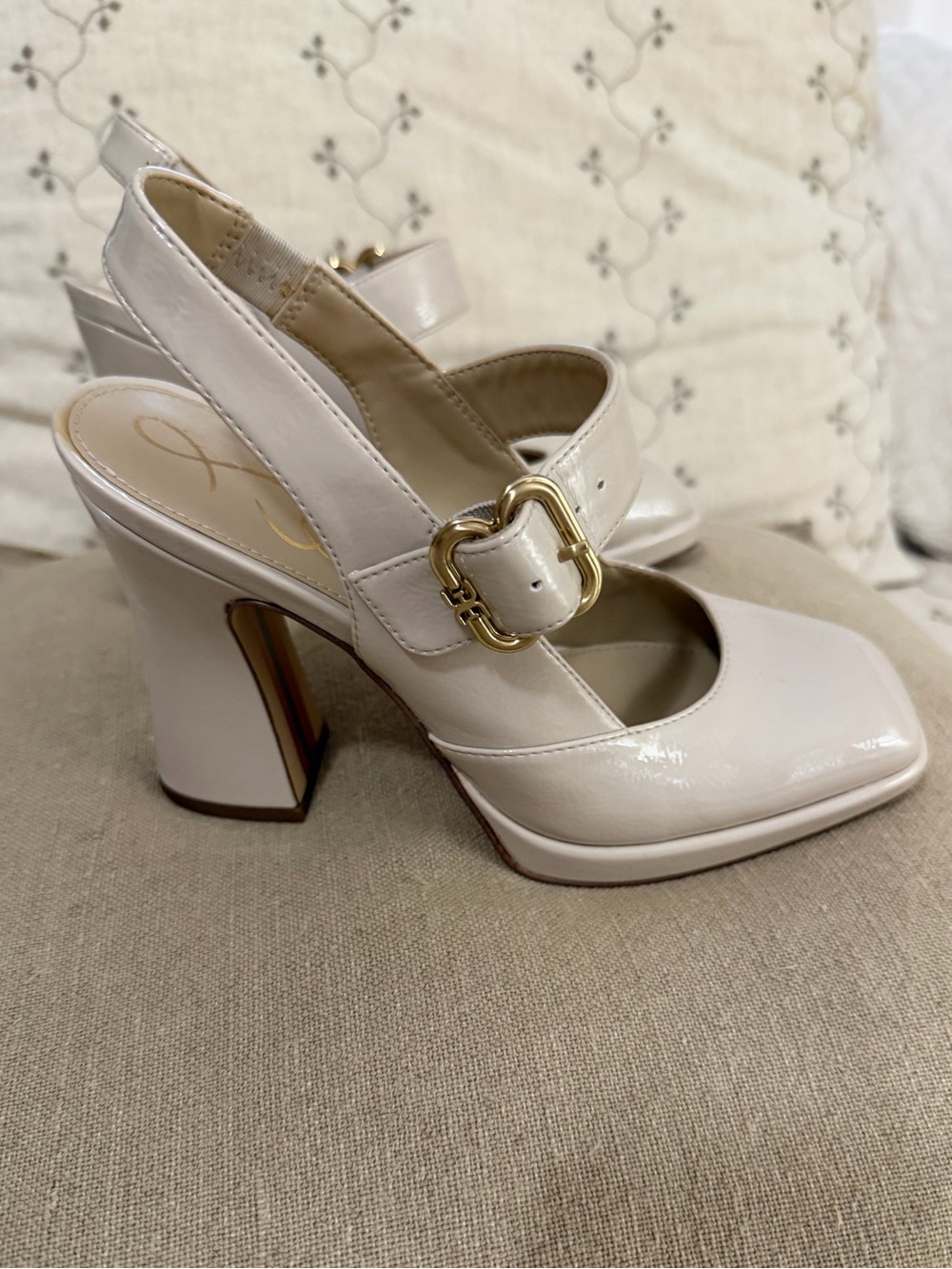 Sam Edelman size 6 Jildie Patent Slingback Heels in Linen Beige with Gold Buckle - Picture 4 of 8